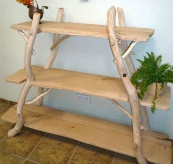 Repisas y estantes con troncos para interiores, diseño rústico y minimalista