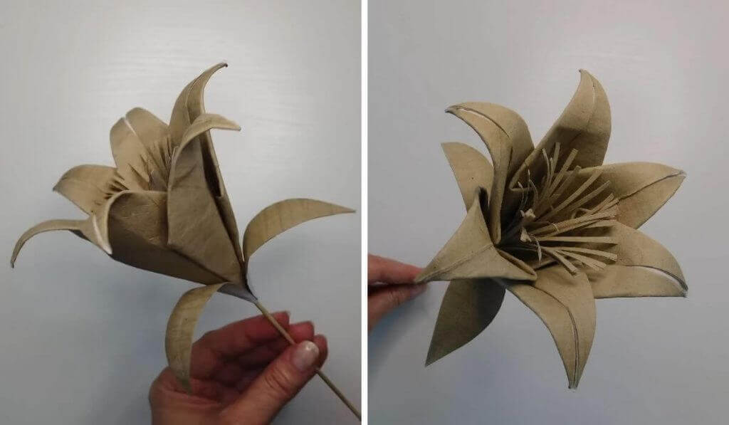  flor decorativa elaborada a mano con materiales de reciclaje, lista para adornar cualquier espacio.